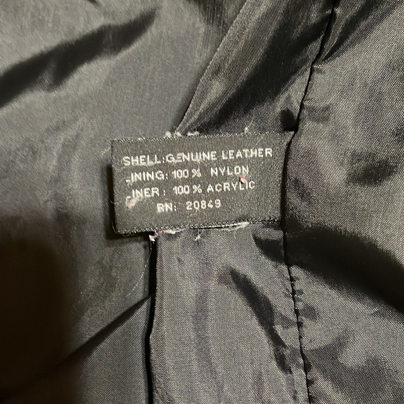 PHASE 2 Men’s Heavy Leather Jacket. Inner lining tear by armpit. Vintage 90’s. - Picture 4 of 5